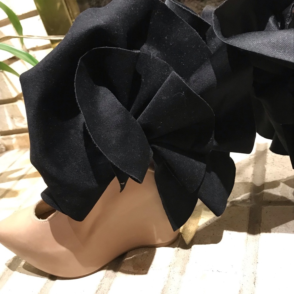 Rare!💕Artwork !Jeffrey Campbell Black and Nude Wedge Booties with Bowdetail